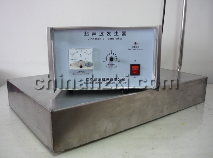 Submersible ultrasonic cleaners